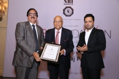 Dr. Amod Sharma receiving award from Lord Swaraj Paul of UK